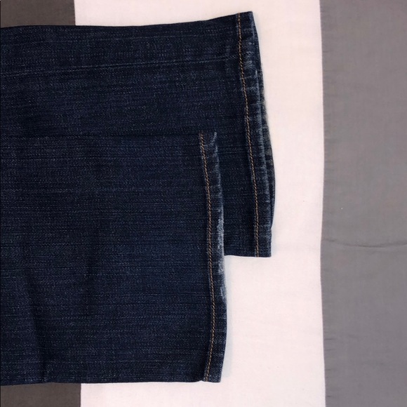 J Brand Kane Medium Wash, straight leg. 30 - Picture 6 of 6